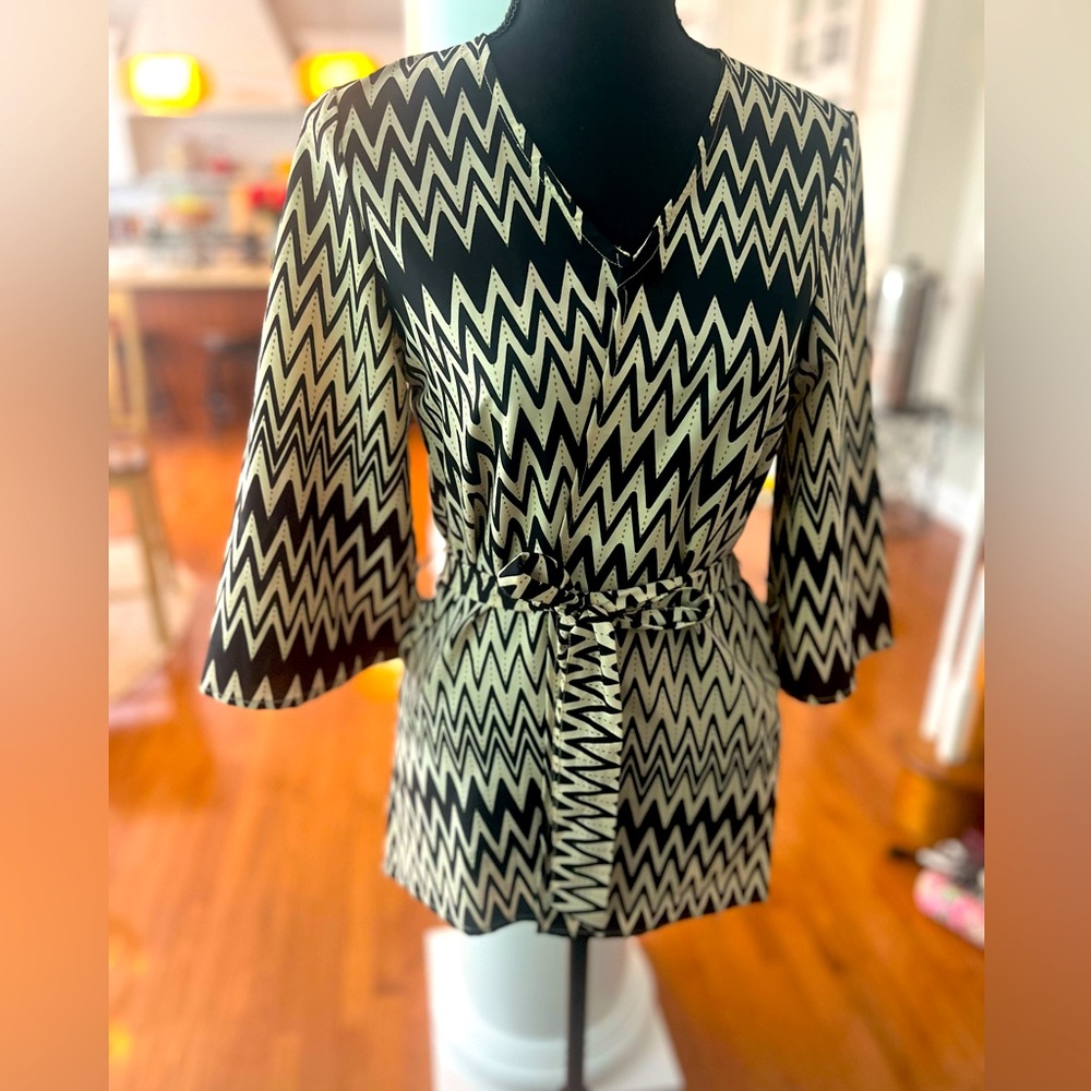 Rut & Circle Swedish wrap top size medium nwot